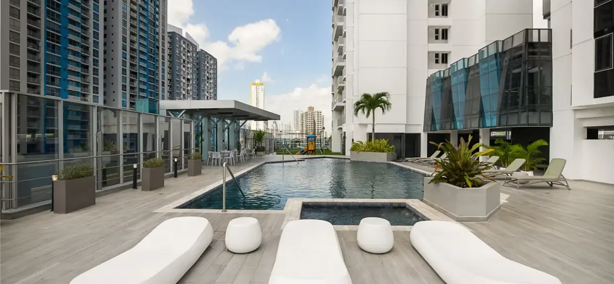 Piscina para adultos y niños